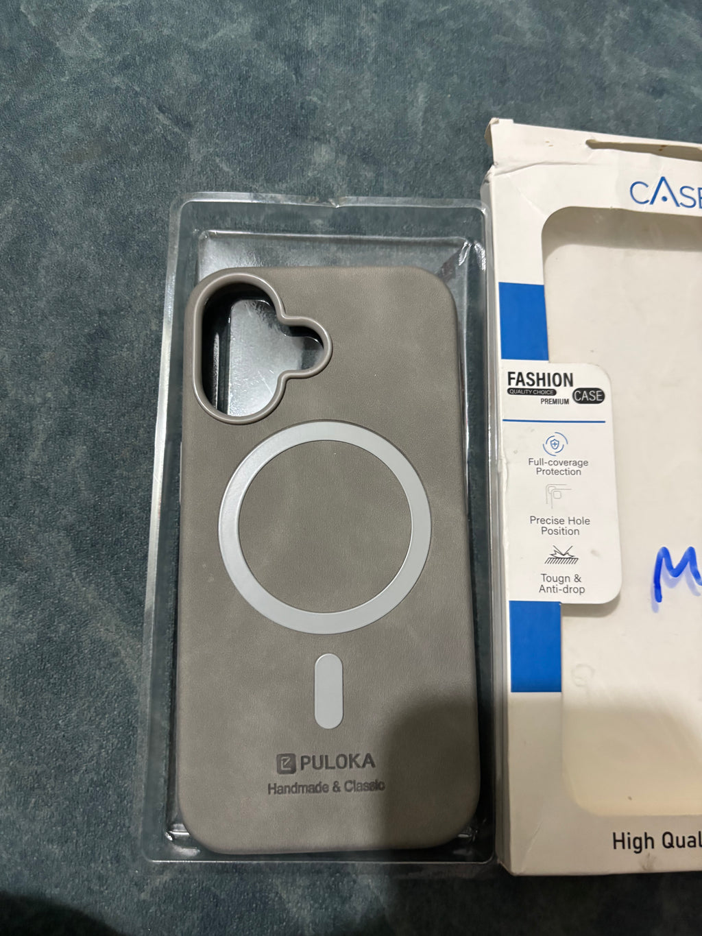 Premium leather cases of iPhone and Samsung