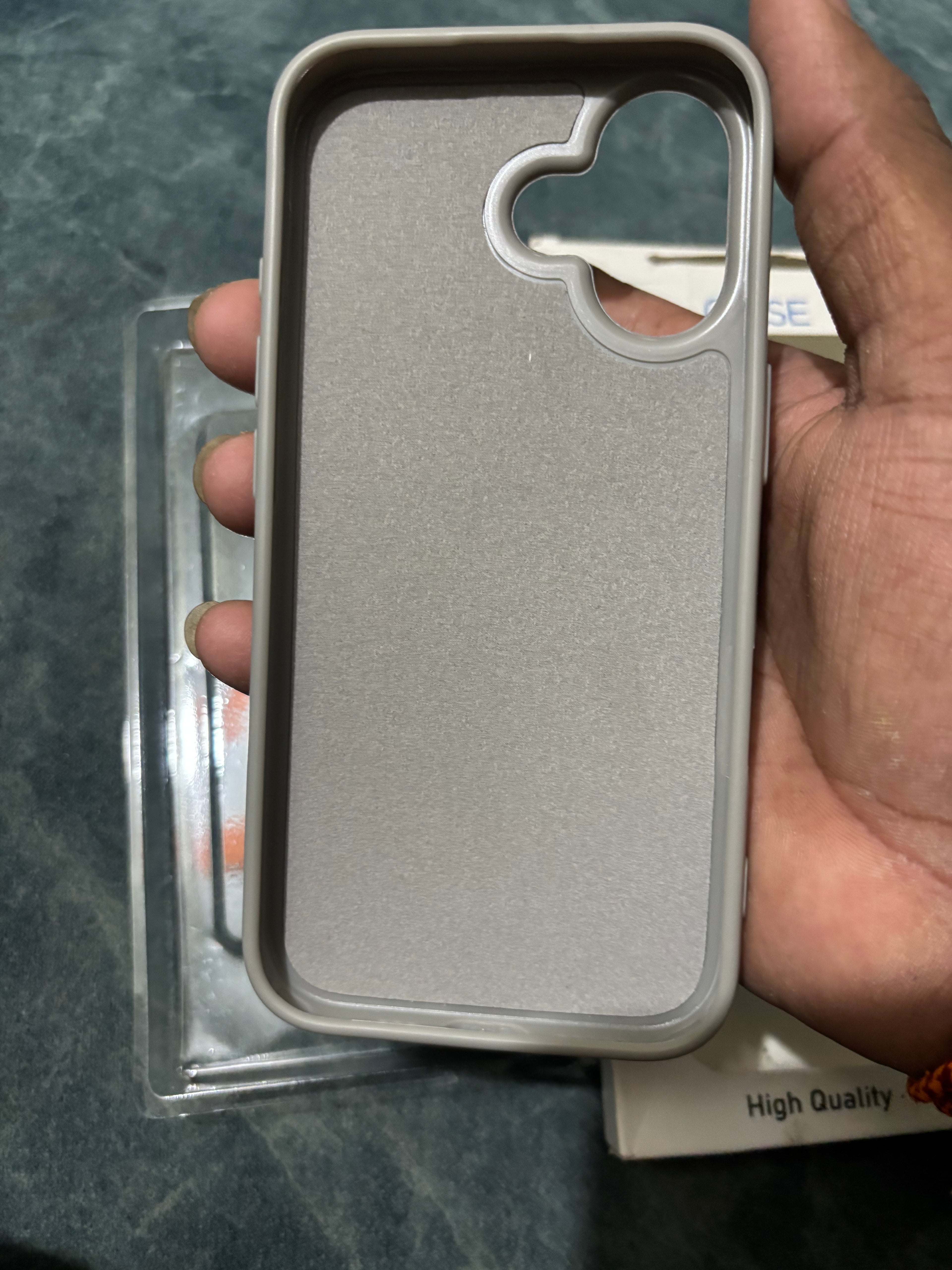 Premium leather cases of iPhone and Samsung